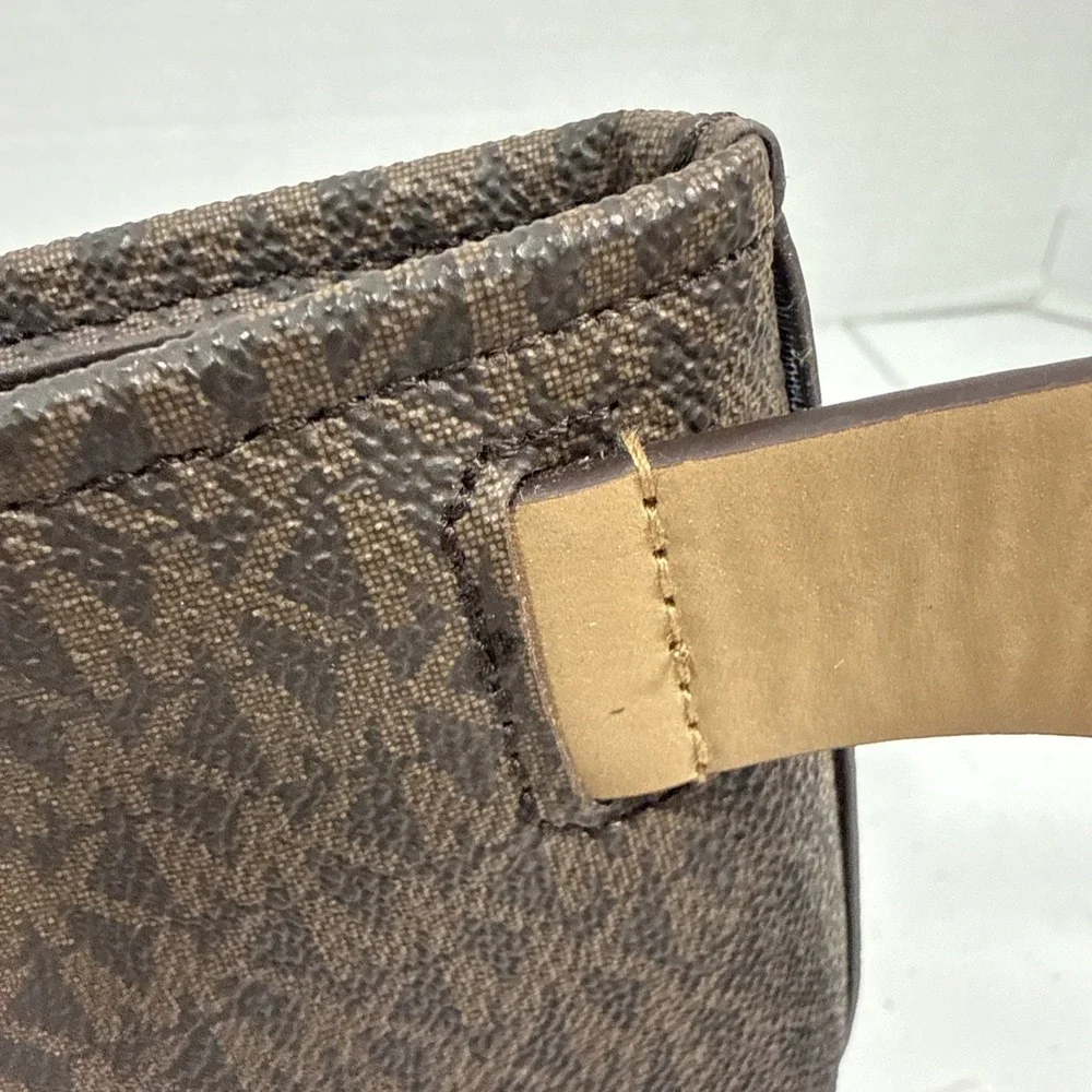 Michael Kors Women's Crossbody/Belt Bag. New With Tag. Belt is lg/xl NWT